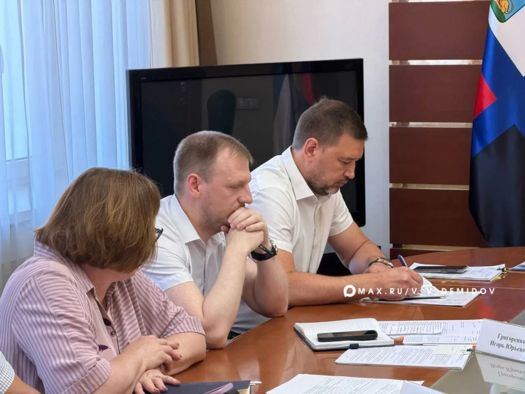 Валентин Демидов: Неделя началась с оперативного совещания с заместителями и руководителями направлений администрации города Белгорода Валентин Демидов: Неделя началась с оперативного совещания с заместителями и руководителями направлений администрации города Белгорода