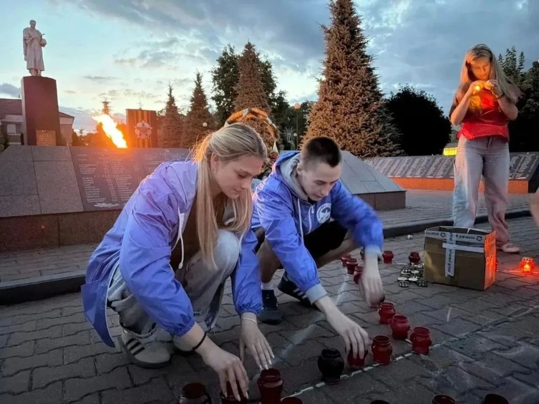 В честь героических предков активисты «Движения первых» и «Волонтёров Победы» создали символическую инсталляцию В честь героических предков активисты «Движения первых» и «Волонтёров Победы» создали символическую инсталляцию