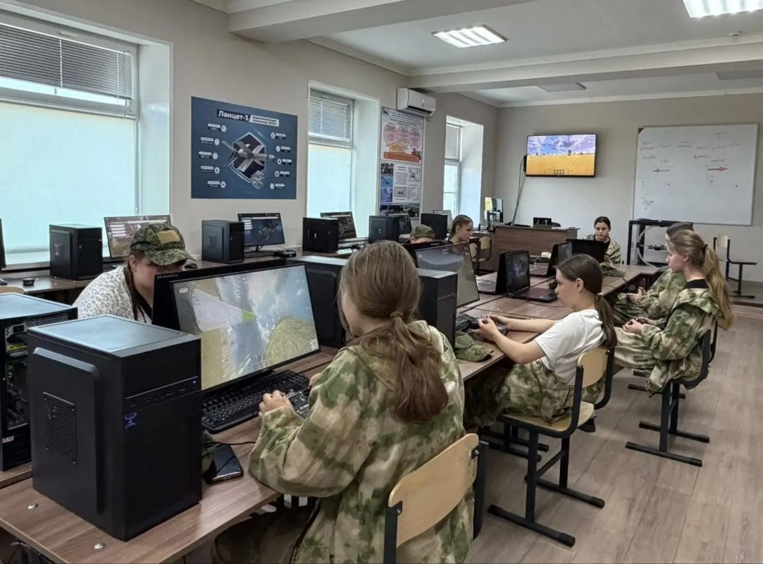 Наши воспитанницы успешно завершили обучение в Центре военно-спортивной подготовки и патриотического воспитания молодёжи «ВОИН» Наши воспитанницы успешно завершили обучение в Центре военно-спортивной подготовки и патриотического воспитания молодёжи «ВОИН»