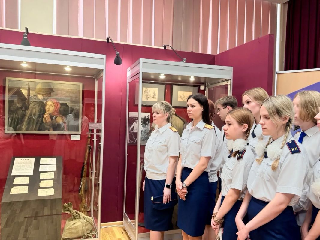 Офицеры СУ СК России по Белгородской области совместно с кадетами ведомства посетили открытие выставки, посвященной 85-й годовщине начала Великой Отечественной войны Офицеры СУ СК России по Белгородской области совместно с кадетами ведомства посетили открытие выставки, посвященной 85-й годовщине начала Великой Отечественной войны