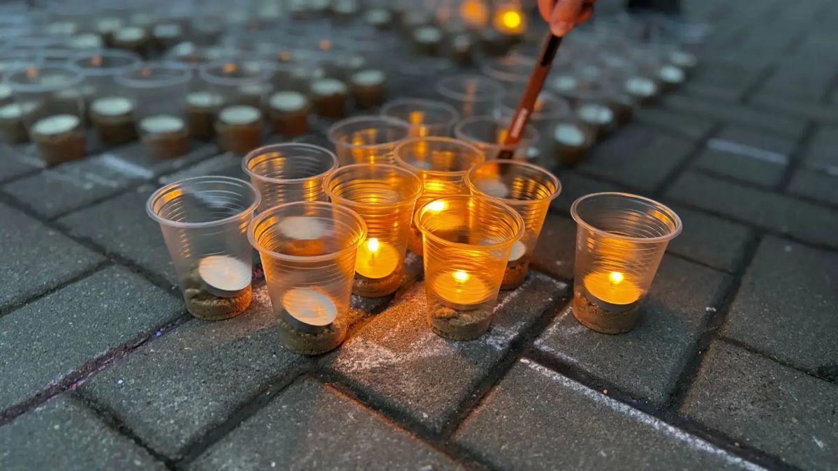 Вечером 22 июня на площадке возле музея-диорамы была создана «Огненная картина войны» Вечером 22 июня на площадке возле музея-диорамы была создана «Огненная картина войны»