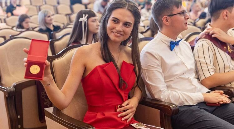 Белгородцы готовы потратить на подарок выпускнику более 40 тысяч рублей