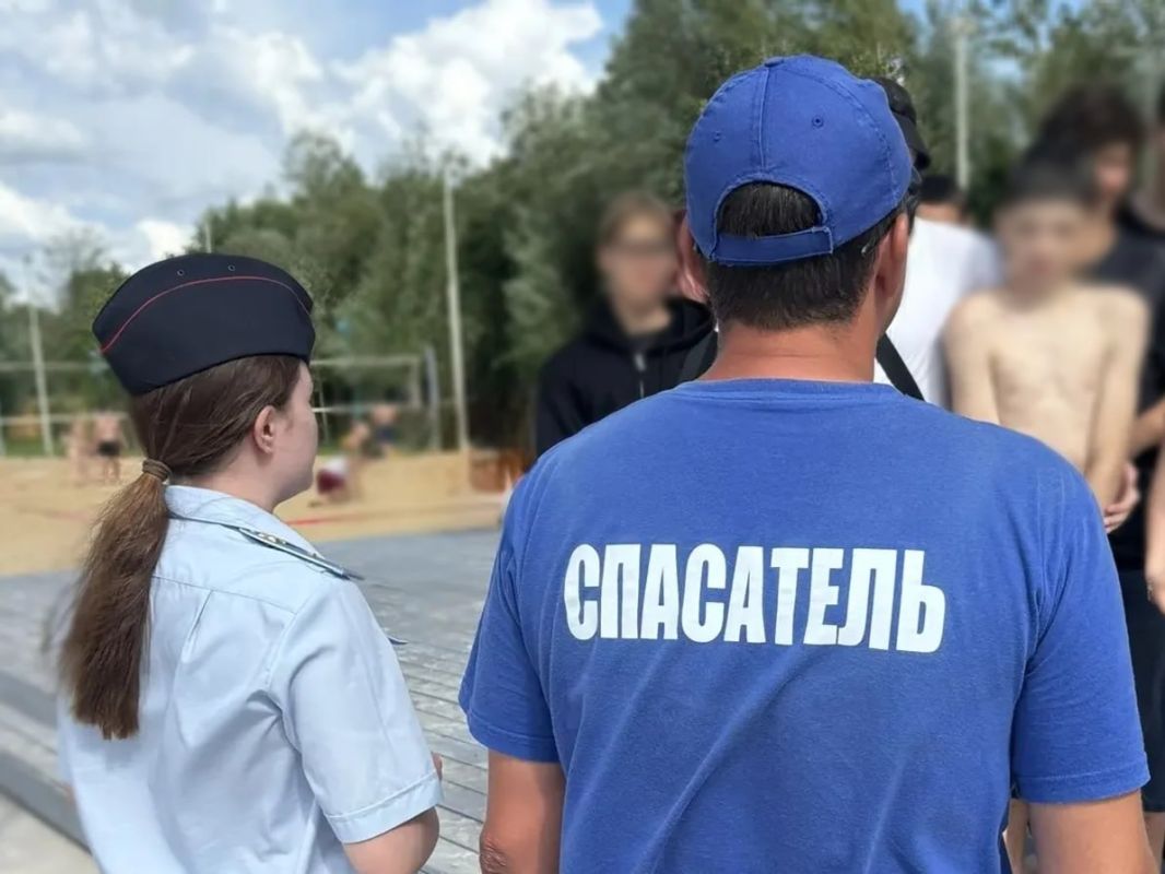 В Белгороде продолжаются профилактические рейды на пляжах: полицейские напоминают родителям об ответственности В Белгороде продолжаются профилактические рейды на пляжах: полицейские напоминают родителям об ответственности