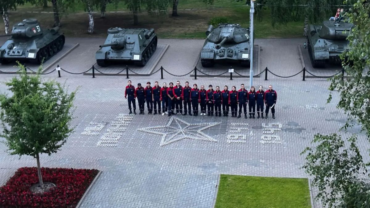 Вечером 22 июня на площадке возле музея-диорамы была создана «Огненная картина войны»