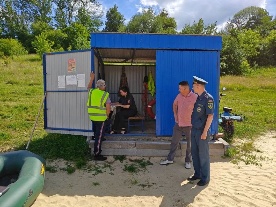 В Борисовском округе прошёл межведомственный рейд по безопасности на водных объектах: администрация напоминает о работе трёх официальных пляжей и просит воздержаться от посещения пляжа в Хотмыжске В Борисовском округе прошёл межведомственный рейд по безопасности на водных объектах: администрация напоминает о работе трёх официальных пляжей и просит воздержаться от посещения пляжа в Хотмыжске