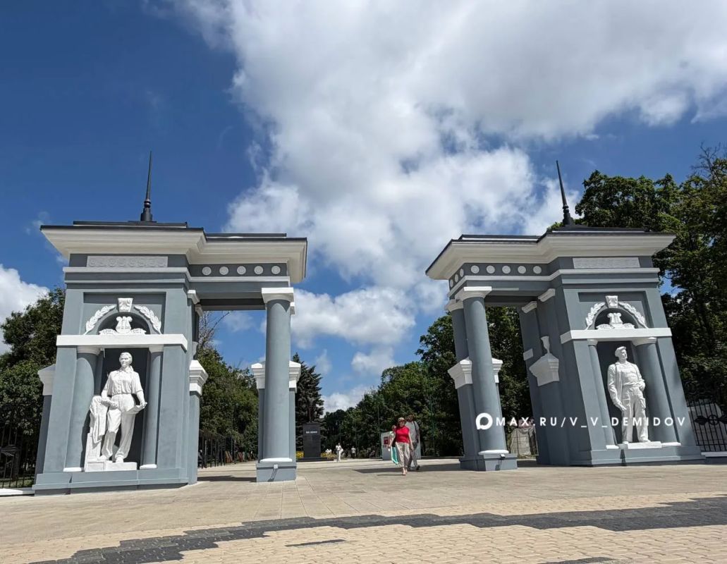 В парке Ленина завершили реставрацию главной арки В парке Ленина завершили реставрацию главной арки