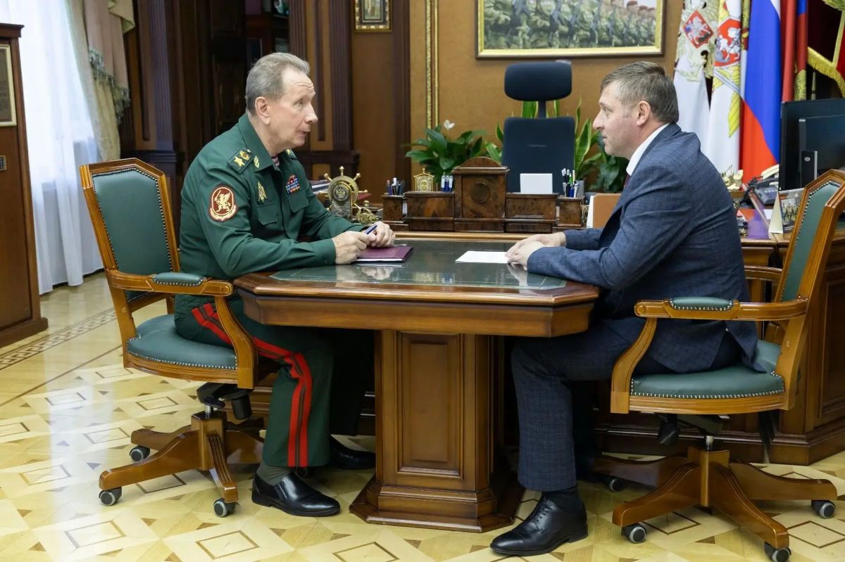 Александр Шуваев и Виктор Золотов обсудили, как усилить защиту региона Александр Шуваев и Виктор Золотов обсудили, как усилить защиту региона