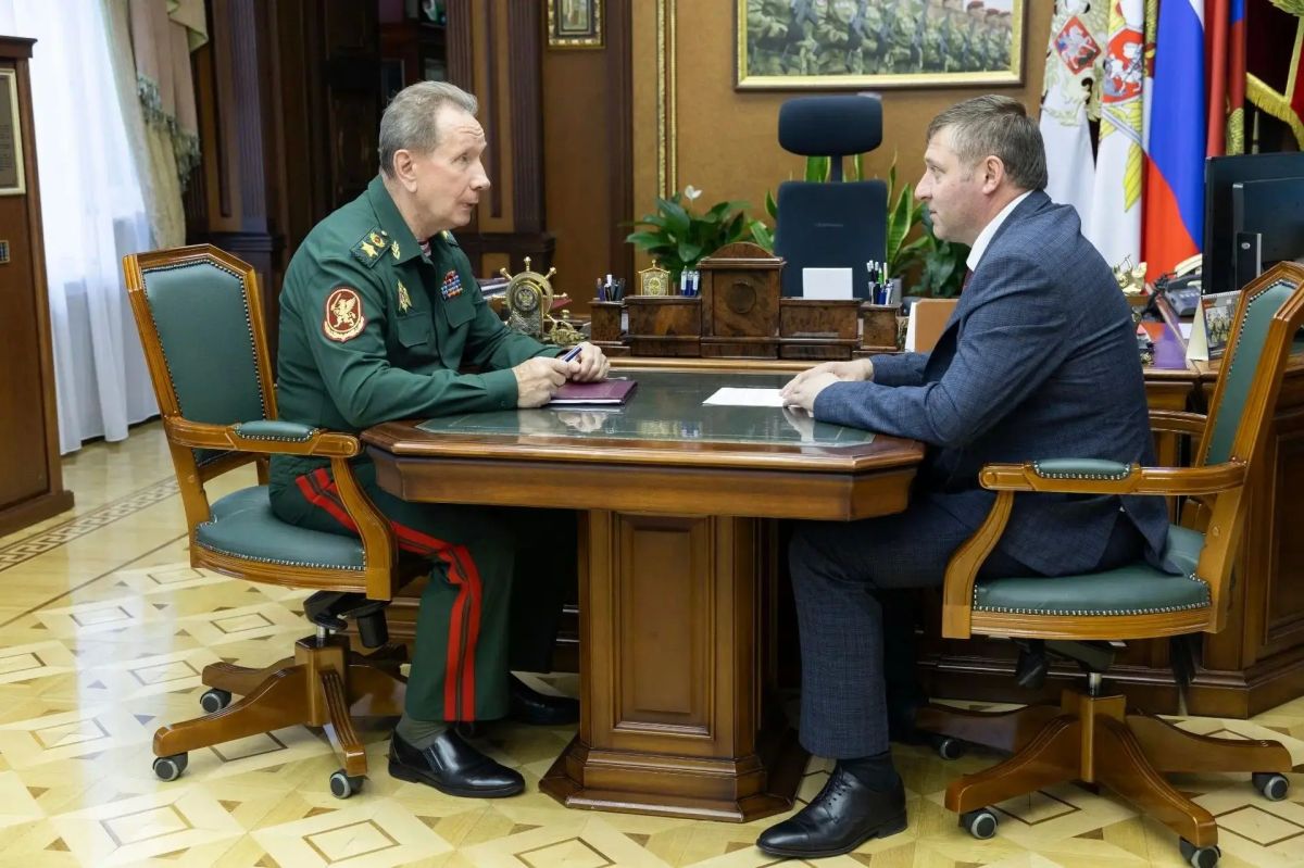 Александр Шуваев: В Москве состоялась встреча с директором Росгвардии, генералом армии, Героем России Виктором Васильевичем Золотовым Александр Шуваев: В Москве состоялась встреча с директором Росгвардии, генералом армии, Героем России Виктором Васильевичем Золотовым