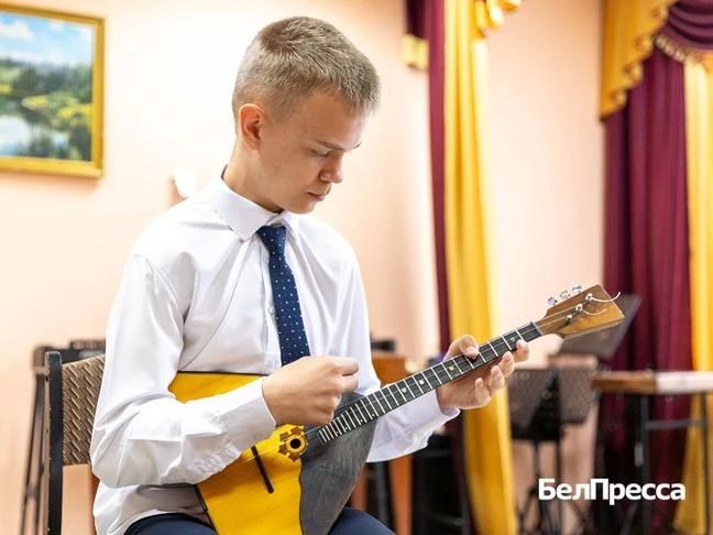 Волшебство трёх струн. Как один ребёнок изменил музыкальную жизнь чернянского села Волшебство трёх струн. Как один ребёнок изменил музыкальную жизнь чернянского села