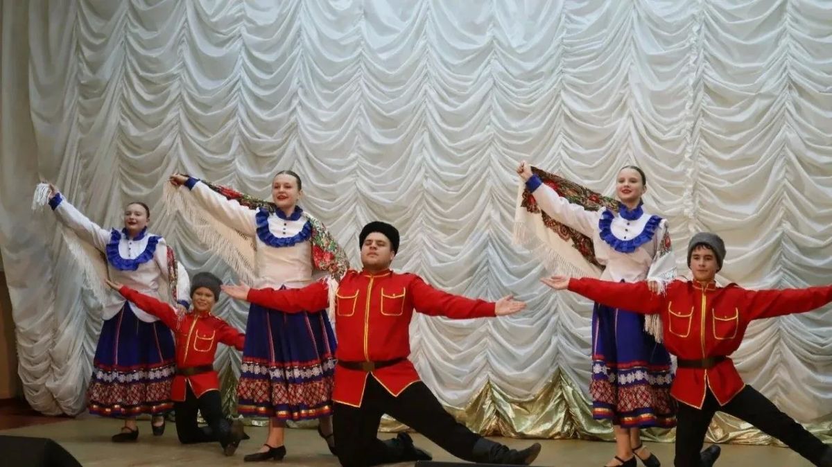 Николай Нестеров: В рамках проекта «Большие Белгородские Гастроли», посвящённого Году единства народов России, творческие коллективы из других муниципалитетов нашего региона выступают на сценах сельских территорий нашего... Николай Нестеров: В рамках проекта «Большие Белгородские Гастроли», посвящённого Году единства народов России, творческие коллективы из других муниципалитетов нашего региона выступают на сценах сельских территорий нашего...