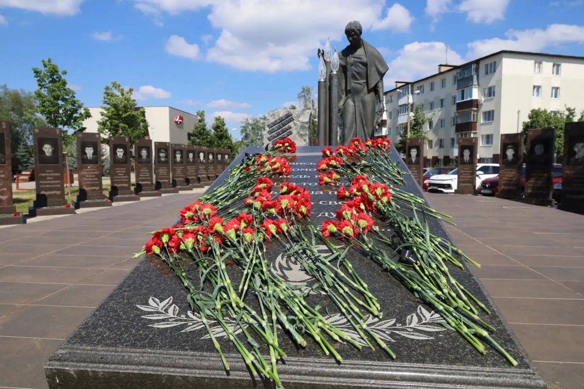 Андрей Гриднев: В День ветеранов боевых действий, мы склонили головы перед теми, кто с честью и отвагой защищал интересы нашей страны Андрей Гриднев: В День ветеранов боевых действий, мы склонили головы перед теми, кто с честью и отвагой защищал интересы нашей страны