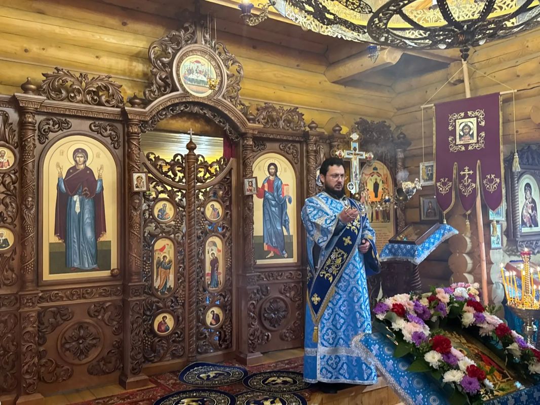 На минувших выходных храм Покрова Пресвятой Богородицы удостоился архипастырского визита: его посетил епископ Валуйский и Алексеевский Савва На минувших выходных храм Покрова Пресвятой Богородицы удостоился архипастырского визита: его посетил епископ Валуйский и Алексеевский Савва