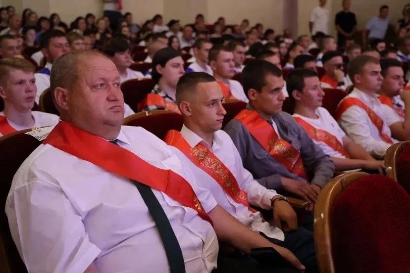 Сегодня выпускники Ракитянского агротехнологического техникума получили заветные документы о среднем профессиональном образовании Сегодня выпускники Ракитянского агротехнологического техникума получили заветные документы о среднем профессиональном образовании