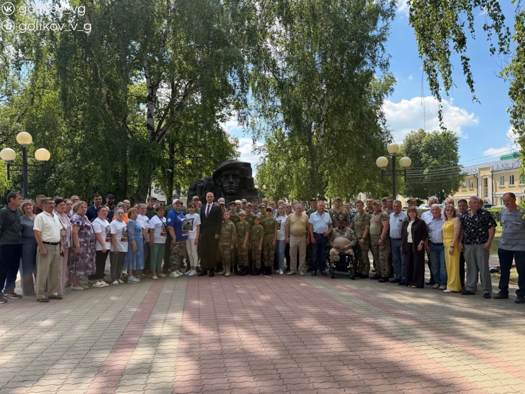 Сегодня у памятника воинам-интернационалистам мы собрались на традиционную церемонию, приуроченную ко Дню ветеранов боевых действий Сегодня у памятника воинам-интернационалистам мы собрались на традиционную церемонию, приуроченную ко Дню ветеранов боевых действий