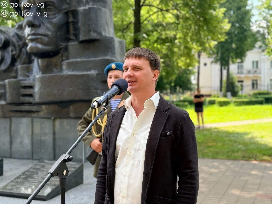Сегодня у памятника воинам-интернационалистам мы собрались на традиционную церемонию, приуроченную ко Дню ветеранов боевых действий Сегодня у памятника воинам-интернационалистам мы собрались на традиционную церемонию, приуроченную ко Дню ветеранов боевых действий