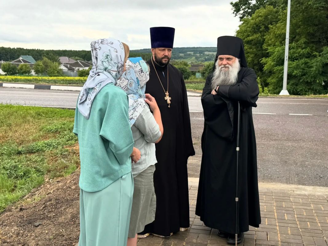 На минувших выходных храм Покрова Пресвятой Богородицы удостоился архипастырского визита: его посетил епископ Валуйский и Алексеевский Савва На минувших выходных храм Покрова Пресвятой Богородицы удостоился архипастырского визита: его посетил епископ Валуйский и Алексеевский Савва