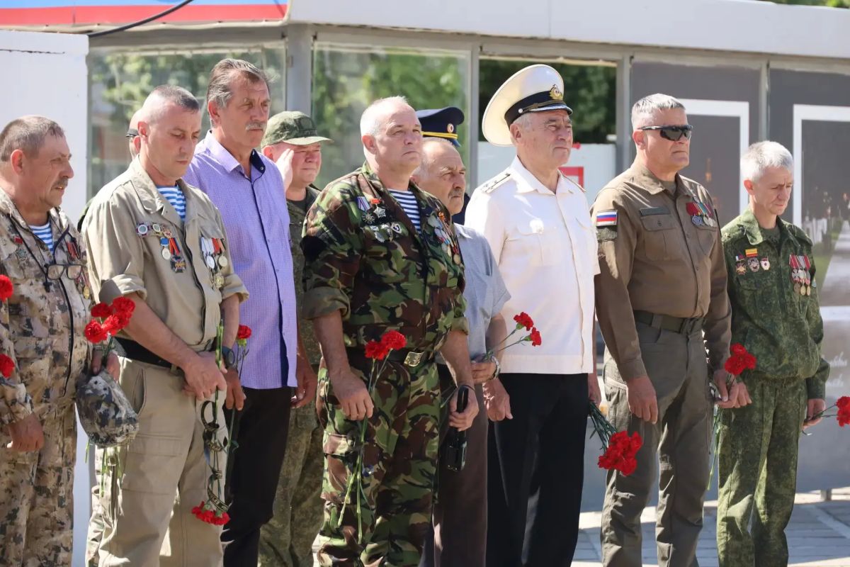 Андрей Гриднев: В День ветеранов боевых действий, мы склонили головы перед теми, кто с честью и отвагой защищал интересы нашей страны Андрей Гриднев: В День ветеранов боевых действий, мы склонили головы перед теми, кто с честью и отвагой защищал интересы нашей страны