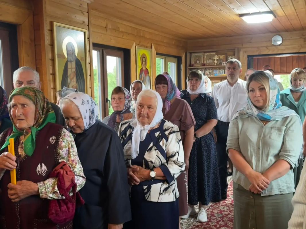 На минувших выходных храм Покрова Пресвятой Богородицы удостоился архипастырского визита: его посетил епископ Валуйский и Алексеевский Савва На минувших выходных храм Покрова Пресвятой Богородицы удостоился архипастырского визита: его посетил епископ Валуйский и Алексеевский Савва