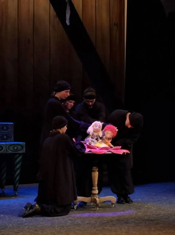 В Белгородском театре кукол показали новый спектакль «Дюймовочка» В Белгородском театре кукол показали новый спектакль «Дюймовочка»