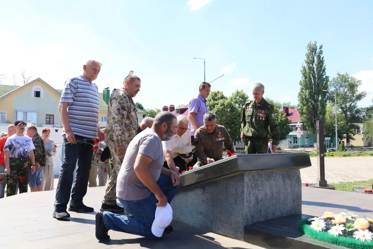 Андрей Гриднев: В День ветеранов боевых действий, мы склонили головы перед теми, кто с честью и отвагой защищал интересы нашей страны Андрей Гриднев: В День ветеранов боевых действий, мы склонили головы перед теми, кто с честью и отвагой защищал интересы нашей страны