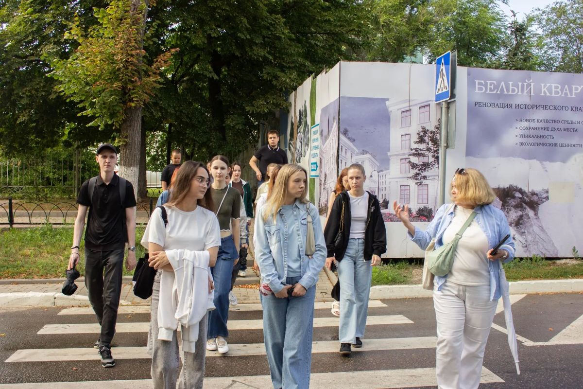 В честь Дня молодёжи белгородцев и гостей города пригласили на серию увлекательных экскурсий, посвящённых богатой истории и героическому прошлому родного края В честь Дня молодёжи белгородцев и гостей города пригласили на серию увлекательных экскурсий, посвящённых богатой истории и героическому прошлому родного края