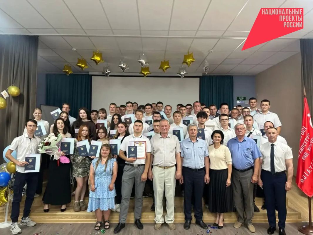 В жизни каждого человека есть важные жизненные этапы один из них - получение профессии.В рамках национального проекта «Молодёжь и дети» 80 выпускников Ровеньского политехнического техникума с гордостью получили свои дипломы...