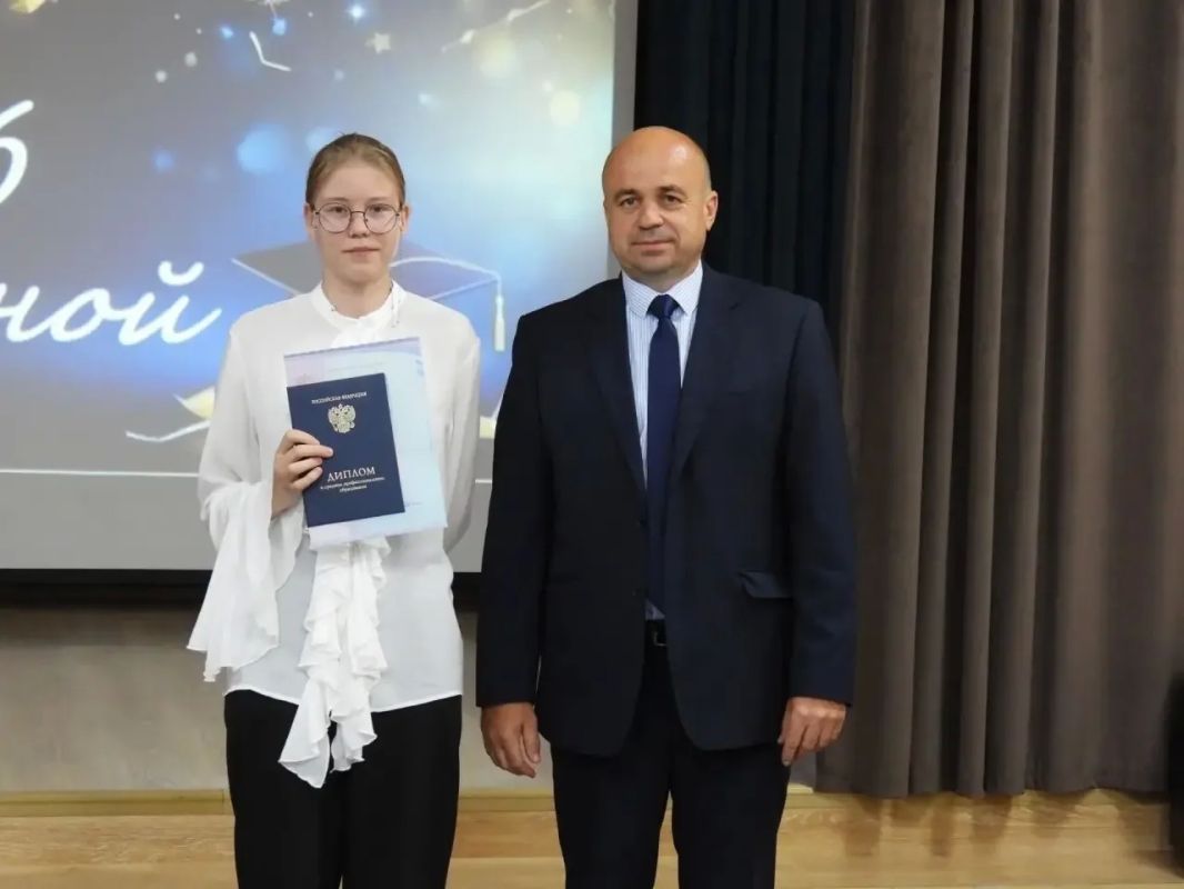 В жизни каждого человека есть важные жизненные этапы один из них - получение профессии.В рамках национального проекта «Молодёжь и дети» 80 выпускников Ровеньского политехнического техникума с гордостью получили свои дипломы... В жизни каждого человека есть важные жизненные этапы один из них - получение профессии.В рамках национального проекта «Молодёжь и дети» 80 выпускников Ровеньского политехнического техникума с гордостью получили свои дипломы...