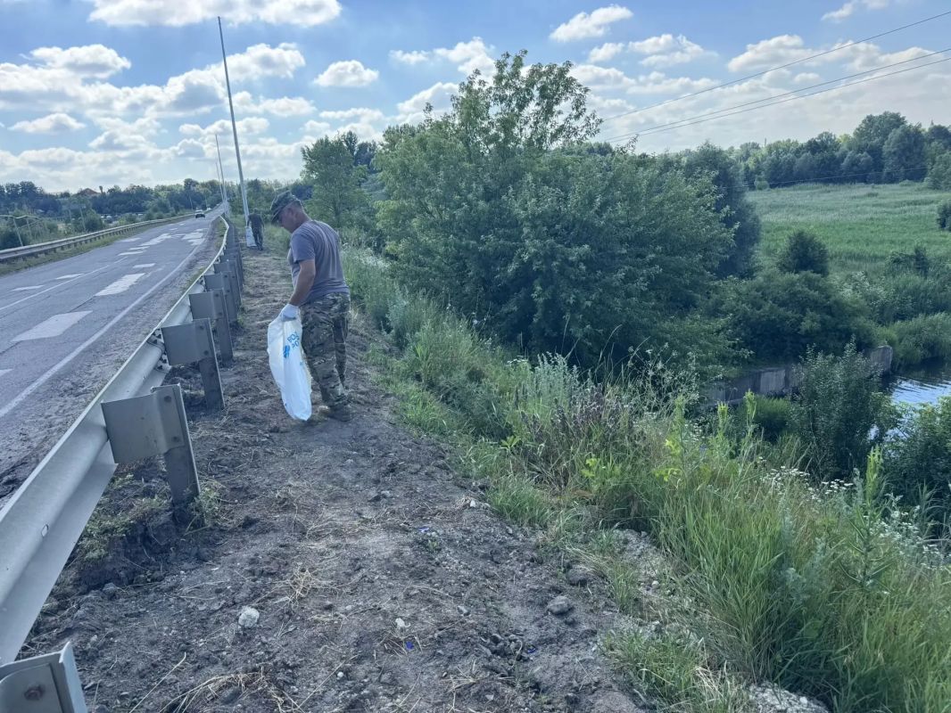 Олег Медведев: В рамках Всероссийской акции по очистке берегов водоёмов от мусора «Вода России» («Берег добрых дел») — часть федерального проекта «Сохранение уникальных водных объектов» национального проекта «Экология» 15... Олег Медведев: В рамках Всероссийской акции по очистке берегов водоёмов от мусора «Вода России» («Берег добрых дел») — часть федерального проекта «Сохранение уникальных водных объектов» национального проекта «Экология» 15...