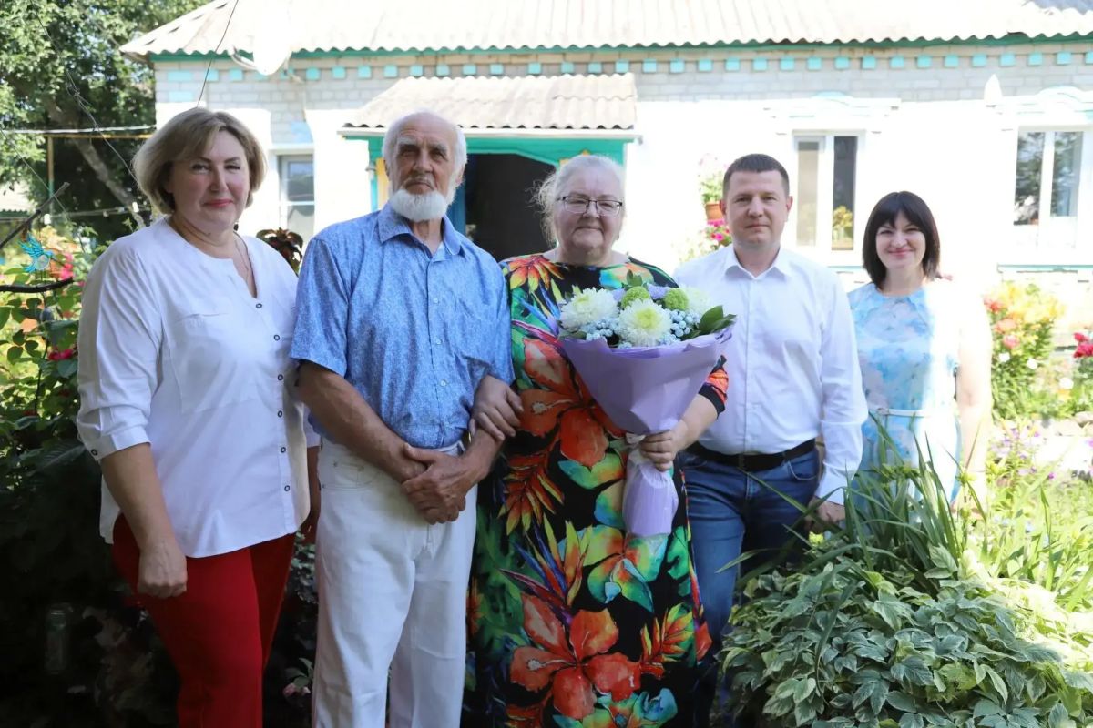 Сергей Егорович и Любовь Павловна Дидоренко из Красной Яруги отметили золотую свадьбу Сергей Егорович и Любовь Павловна Дидоренко из Красной Яруги отметили золотую свадьбу