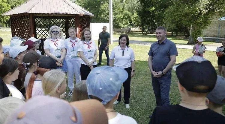 Шуваев встретился в алексеевском лагере «Солнышко» с отдыхающими детьми Шуваев встретился в алексеевском лагере «Солнышко» с отдыхающими детьми