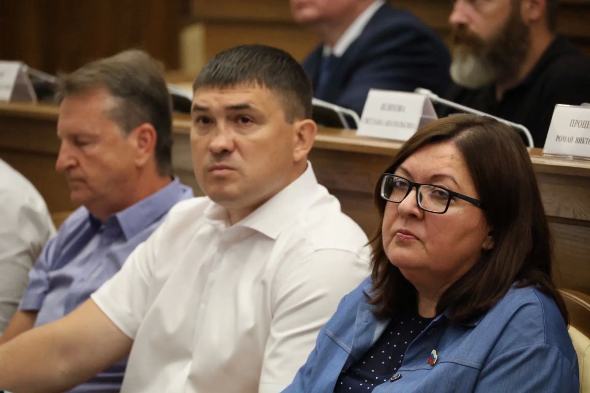Юрий Клепиков: Сегодня работаем в составе совместного заседания комитетов Белгородской областной Думы по социальной политике, по экономике, промышленности и предпринимательству, по строительству, жилищно-коммунальному... Юрий Клепиков: Сегодня работаем в составе совместного заседания комитетов Белгородской областной Думы по социальной политике, по экономике, промышленности и предпринимательству, по строительству, жилищно-коммунальному...