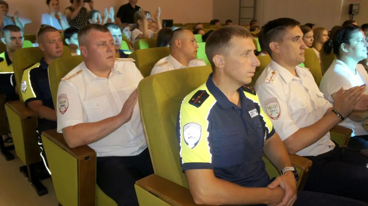 Андрей Миськов: Сегодня в ДК «Аист» прошло торжественное мероприятие, посвящённое 90-летию Государственной инспекции безопасности дорожного движения Андрей Миськов: Сегодня в ДК «Аист» прошло торжественное мероприятие, посвящённое 90-летию Государственной инспекции безопасности дорожного движения