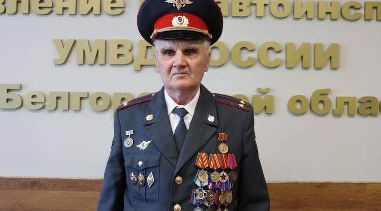 За нарушителем на жёлтом «Урале» За нарушителем на жёлтом «Урале»