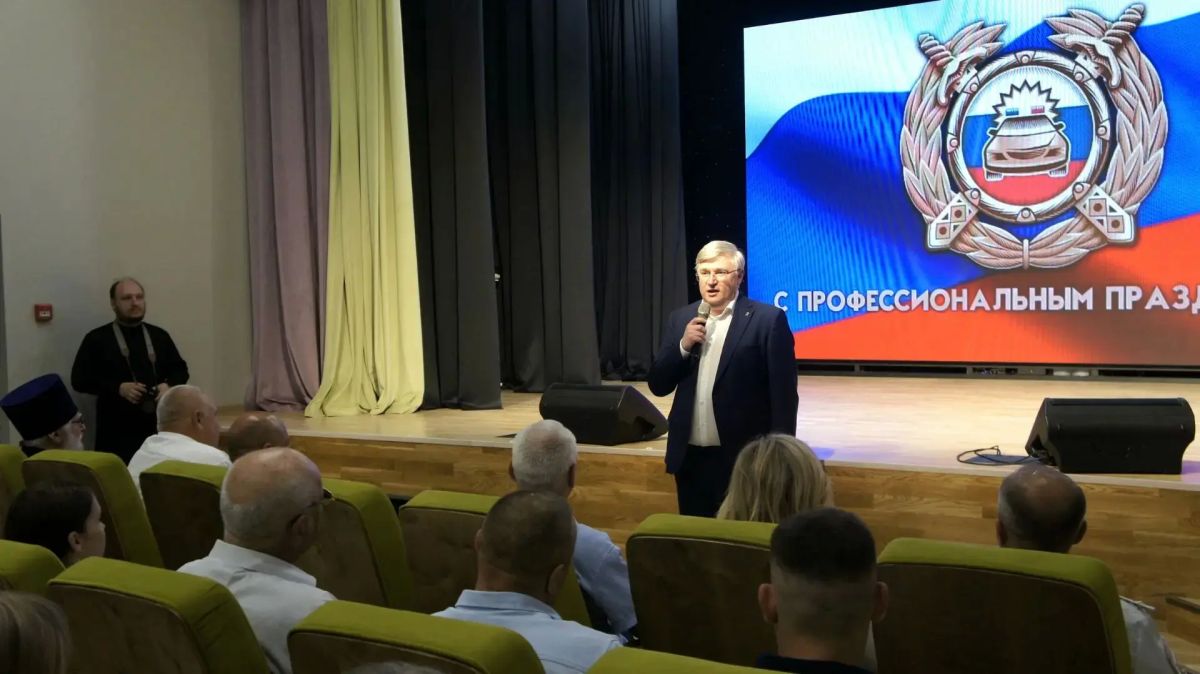 Андрей Миськов: Сегодня в ДК «Аист» прошло торжественное мероприятие, посвящённое 90-летию Государственной инспекции безопасности дорожного движения Андрей Миськов: Сегодня в ДК «Аист» прошло торжественное мероприятие, посвящённое 90-летию Государственной инспекции безопасности дорожного движения