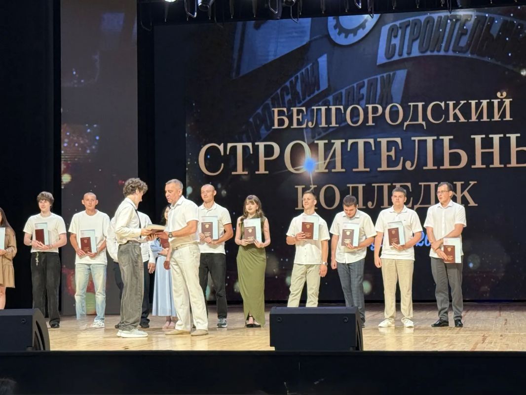 Состоялась торжественная церемония вручения дипломов выпускникам Белгородского строительного колледжа 2026 года Состоялась торжественная церемония вручения дипломов выпускникам Белгородского строительного колледжа 2026 года