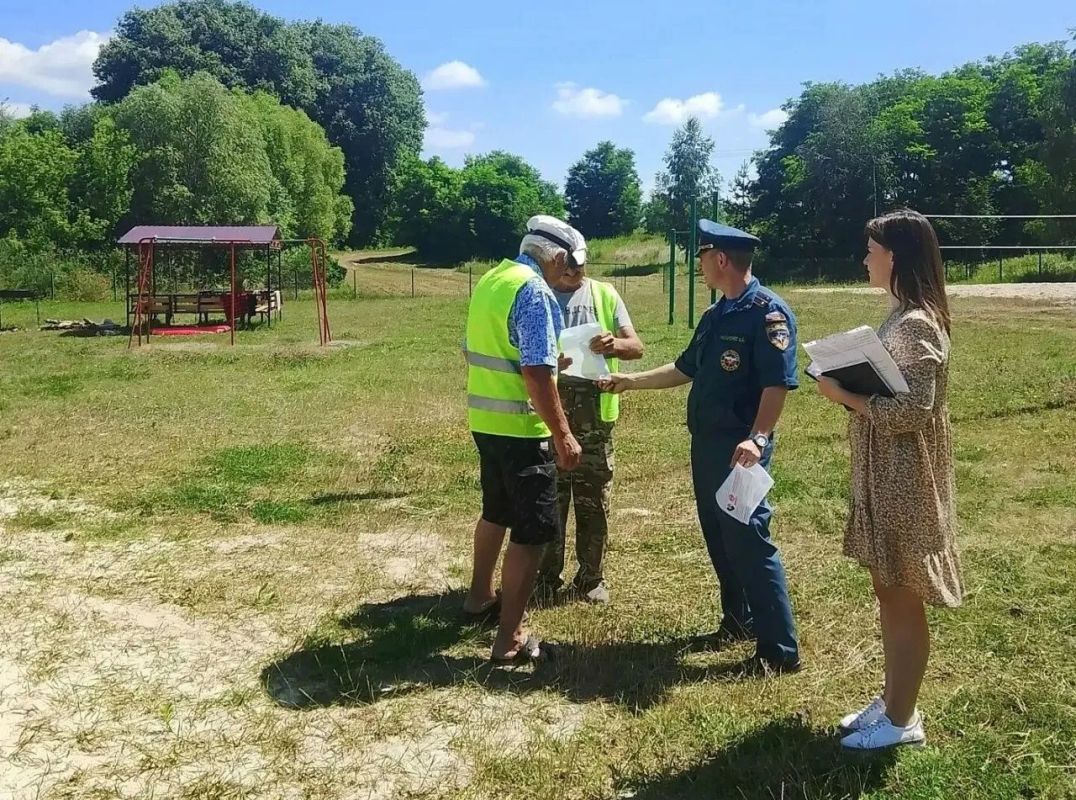 В нашем округе продолжается активная работа по обеспечению безопасности детей во время летних каникул В нашем округе продолжается активная работа по обеспечению безопасности детей во время летних каникул