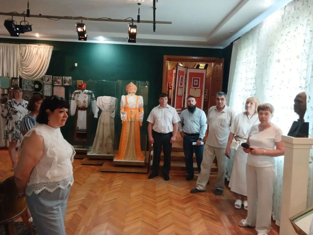 Олег Медведев: Выездное заседание общественной палаты Яковлевского муниципального округа прошло на базе Историко-театрального музея М.С. Щепкина в селе Алексеевка Олег Медведев: Выездное заседание общественной палаты Яковлевского муниципального округа прошло на базе Историко-театрального музея М.С. Щепкина в селе Алексеевка