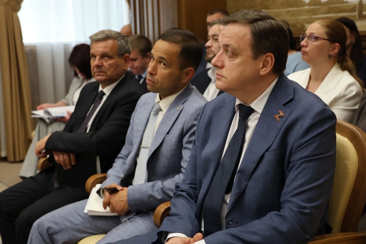 Юрий Клепиков: Продолжаем подготовку к предстоящему заседанию областной Думы Юрий Клепиков: Продолжаем подготовку к предстоящему заседанию областной Думы