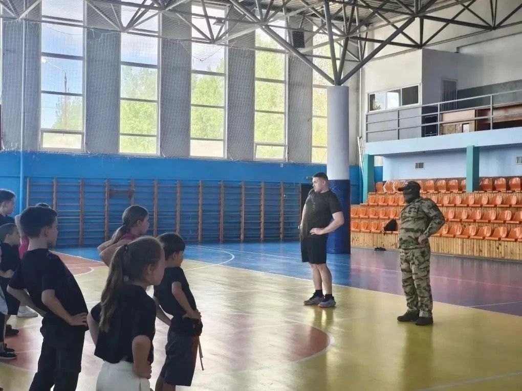 В Шебекино прошёл праздник спорта и здоровья, объединивший обучающихся спортивной школы №1 Шебекинского округа, их родителей, а также детей участников СВО В Шебекино прошёл праздник спорта и здоровья, объединивший обучающихся спортивной школы №1 Шебекинского округа, их родителей, а также детей участников СВО