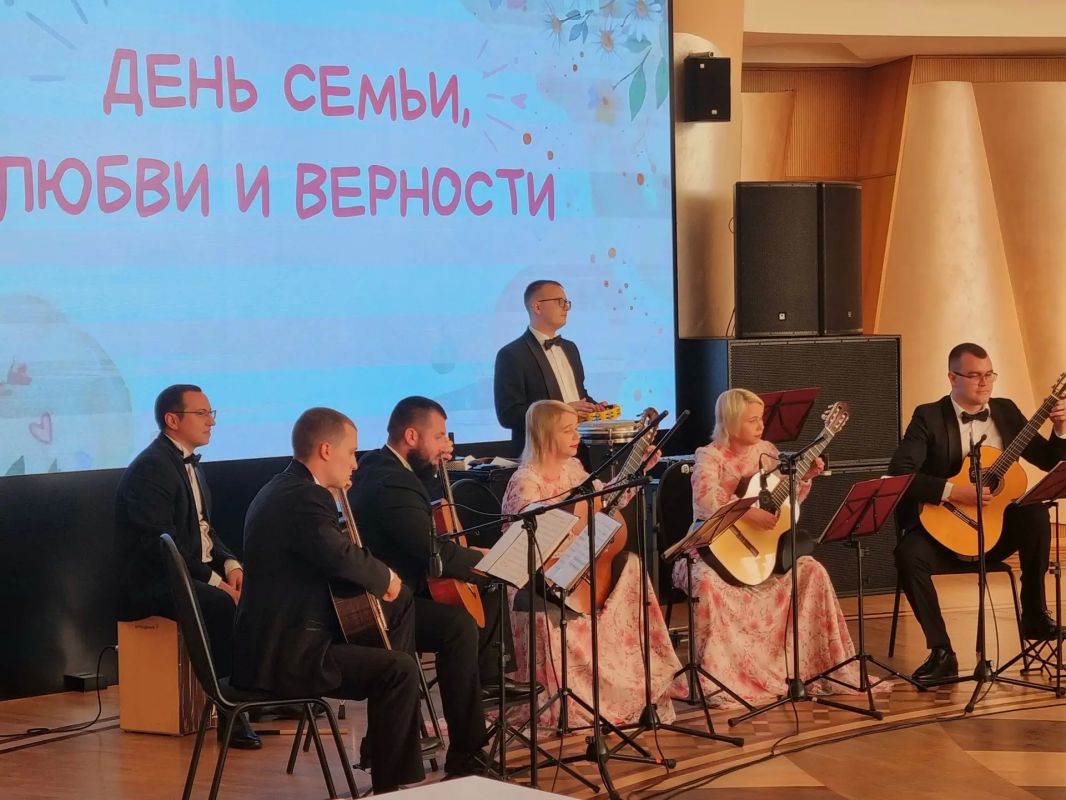 Продолжается сотрудничество Белгородской государственной филармонии с центром профессиональной поддержки материнства и детства «Семья Плюс» Продолжается сотрудничество Белгородской государственной филармонии с центром профессиональной поддержки материнства и детства «Семья Плюс»