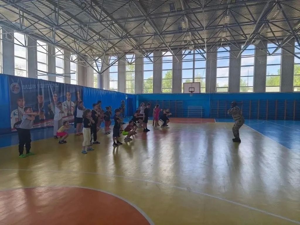 В Шебекино прошёл праздник спорта и здоровья, объединивший обучающихся спортивной школы №1 Шебекинского округа, их родителей, а также детей участников СВО В Шебекино прошёл праздник спорта и здоровья, объединивший обучающихся спортивной школы №1 Шебекинского округа, их родителей, а также детей участников СВО