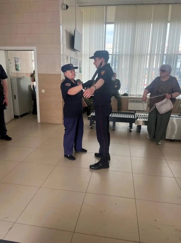 В Белгороде транспортные полицейские и общественники провели профориентационную экскурсию для курсантов В Белгороде транспортные полицейские и общественники провели профориентационную экскурсию для курсантов