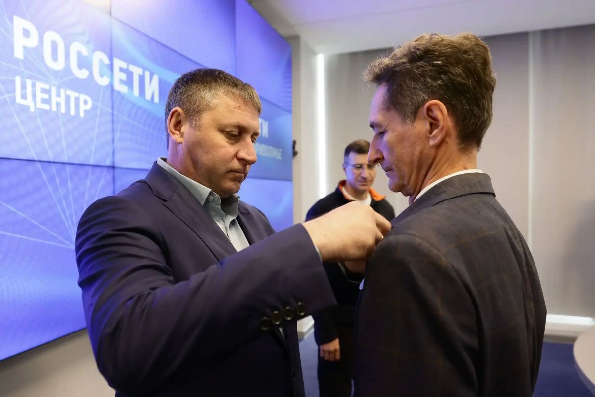 Врио губернатора и гендиректор «Россети Центр» проверили энергообъекты Белгородской области Врио губернатора и гендиректор «Россети Центр» проверили энергообъекты Белгородской области
