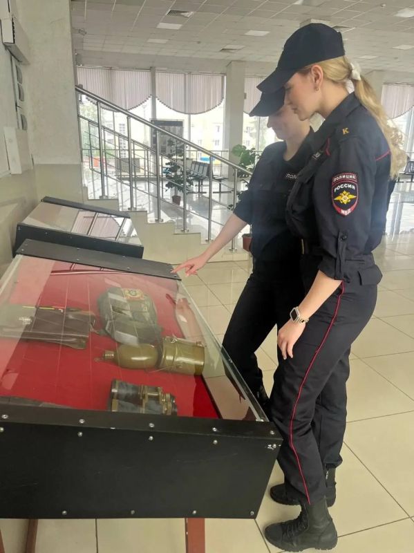 В Белгороде транспортные полицейские и общественники провели профориентационную экскурсию для курсантов В Белгороде транспортные полицейские и общественники провели профориентационную экскурсию для курсантов