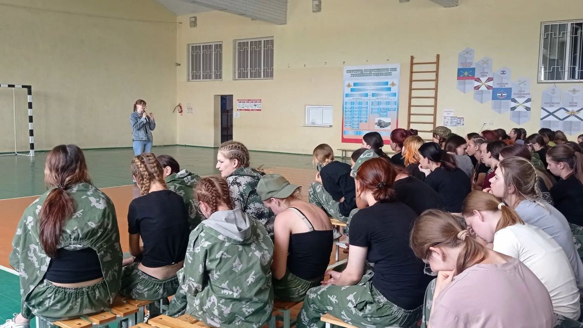 Девушки-курсанты военно-исторических сборов «Армата» приняли участие в легкоатлетическом забеге, который прошёл в новооскольском Центре патриотического воспитания молодёжи Девушки-курсанты военно-исторических сборов «Армата» приняли участие в легкоатлетическом забеге, который прошёл в новооскольском Центре патриотического воспитания молодёжи