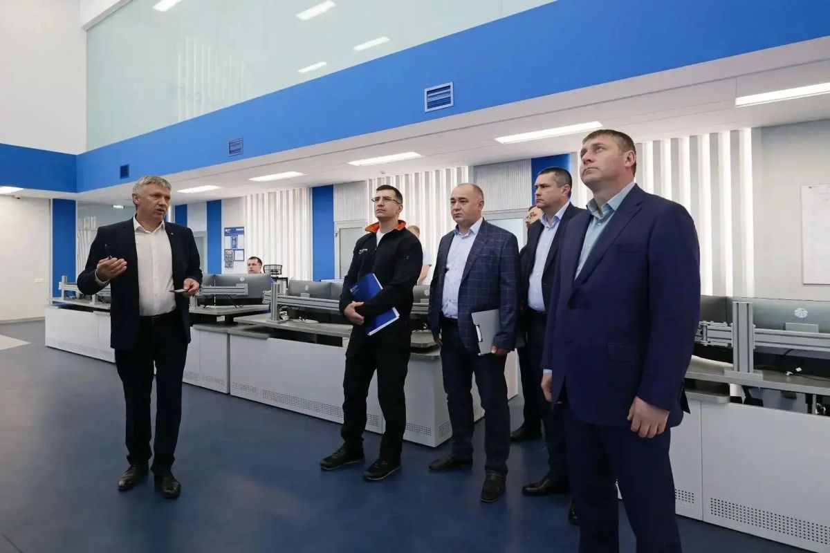 Врио губернатора и гендиректор «Россети Центр» проверили энергообъекты Белгородской области Врио губернатора и гендиректор «Россети Центр» проверили энергообъекты Белгородской области