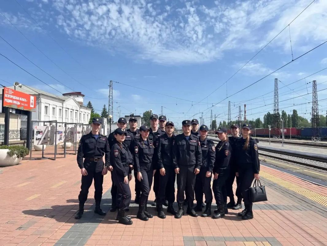 В Белгороде транспортные полицейские и общественники провели профориентационную экскурсию для курсантов В Белгороде транспортные полицейские и общественники провели профориентационную экскурсию для курсантов