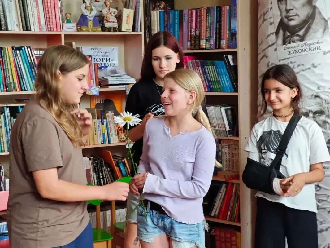 В День семьи, любви и верности Белгородская детская библиотека имени А.А. Лиханова провела игровую программу В День семьи, любви и верности Белгородская детская библиотека имени А.А. Лиханова провела игровую программу