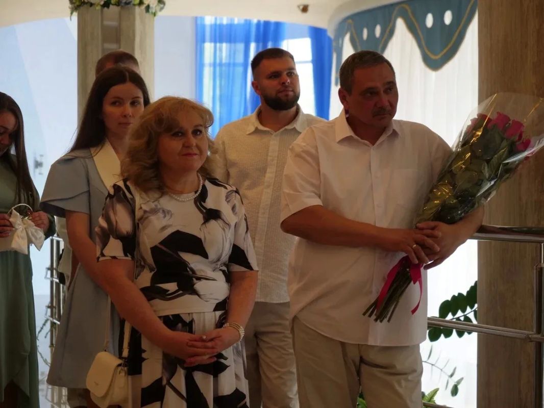 Татьяна Круглякова: В самый тёплый и душевный летний праздник — День семьи, любви и верности — в нашем округе стало больше счастливых союзов! Татьяна Круглякова: В самый тёплый и душевный летний праздник — День семьи, любви и верности — в нашем округе стало больше счастливых союзов!