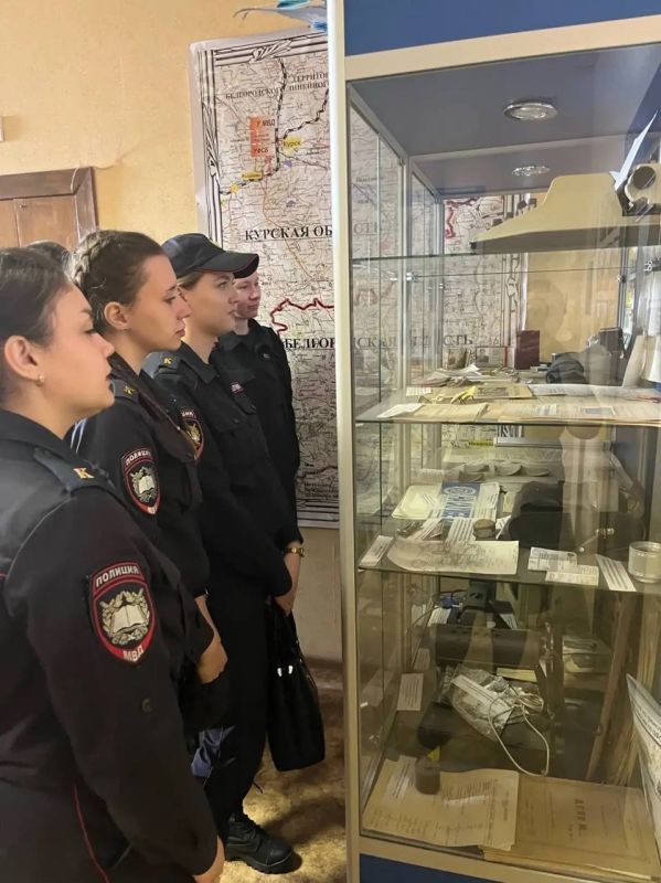 В Белгороде транспортные полицейские и общественники провели профориентационную экскурсию для курсантов В Белгороде транспортные полицейские и общественники провели профориентационную экскурсию для курсантов